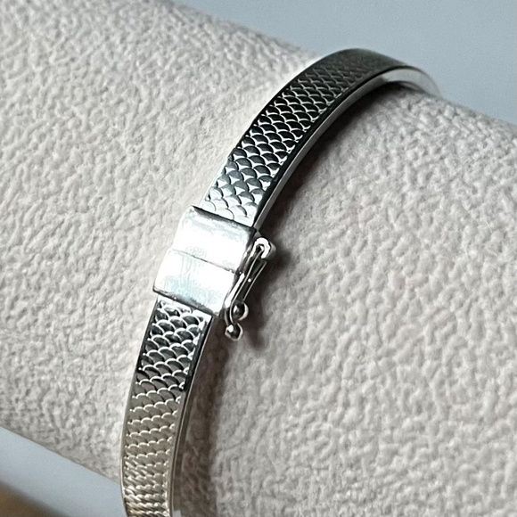 B005 | .925 Sterling Silver Textured Bangle Bracelet - Picture 6 of 8